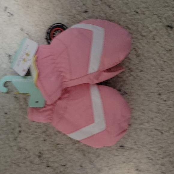 🌿2 for $20 Gloves 12-24 months - Picture 1 of 4